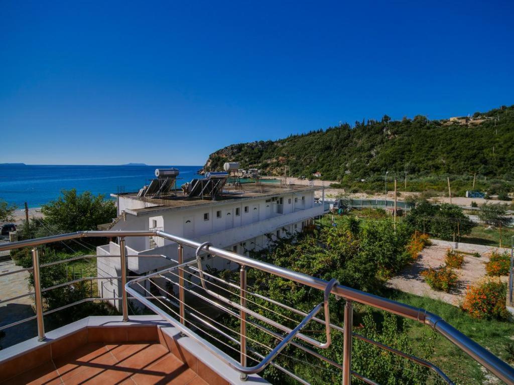 Himara Royal Hotel Exterior photo